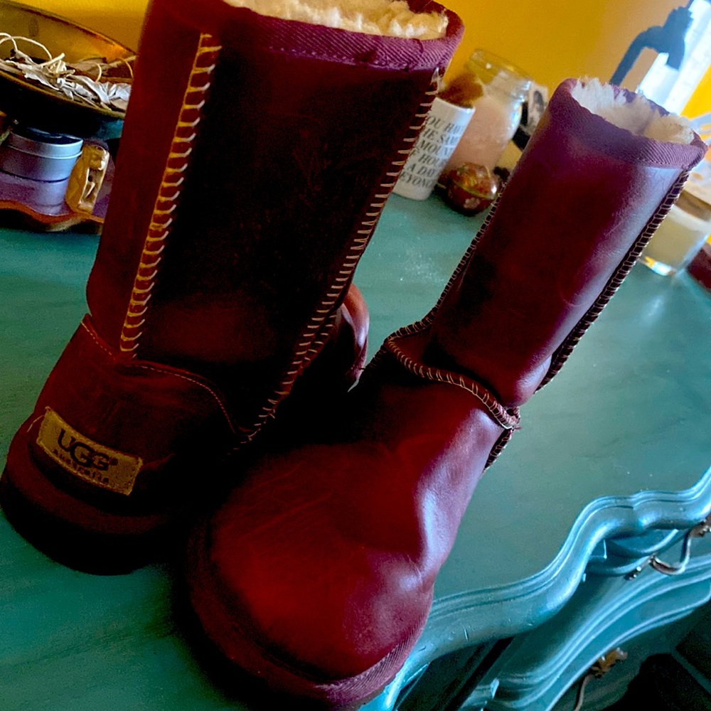 Gentle used red leather uggs